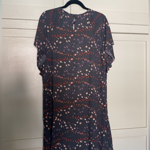 CABI "MUSE" 🩶GRAY🩶 MULTICOLOR FLORAL SHORT FLUTTER DRESS SIZE LARGE 🌟NWOT🌟 - Picture 8 of 15